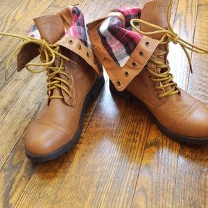 NWT Boots